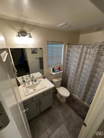 5918 Esmerelda Avenue, Bakersfield, CA 93313