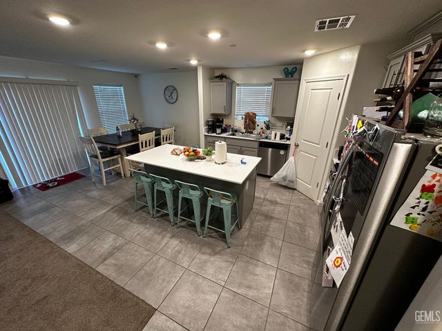 5918 Esmerelda Avenue, Bakersfield, CA 93313