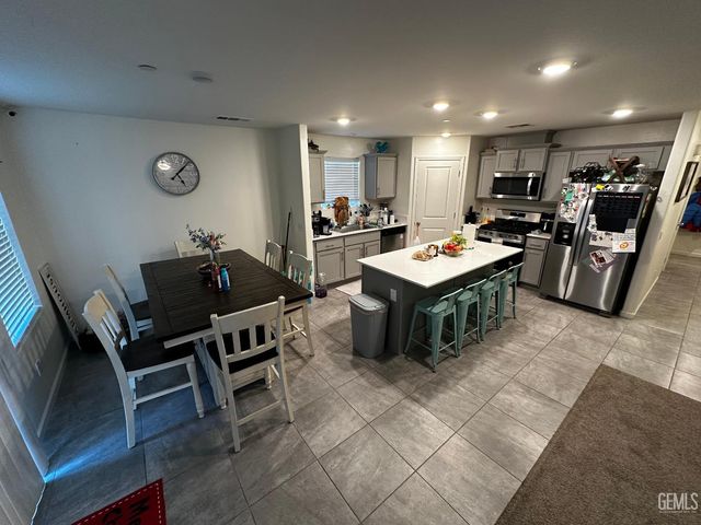 5918 Esmerelda Avenue, Bakersfield, CA 93313