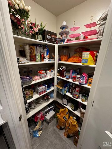 5918 Esmerelda Avenue, Bakersfield, CA 93313