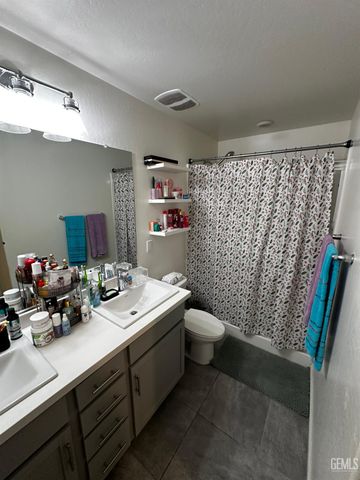 5918 Esmerelda Avenue, Bakersfield, CA 93313