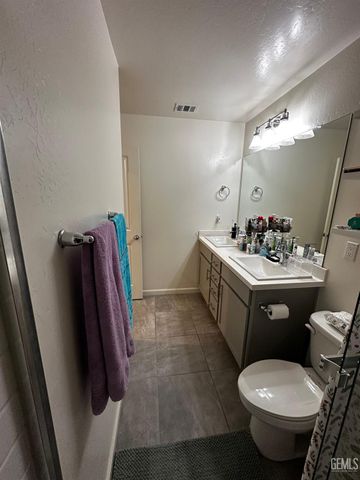 5918 Esmerelda Avenue, Bakersfield, CA 93313