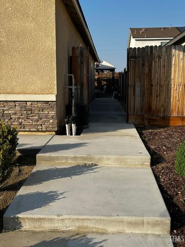 5918 Esmerelda Avenue, Bakersfield, CA 93313