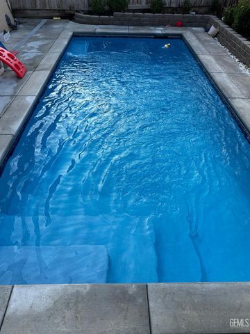 5918 Esmerelda Avenue, Bakersfield, CA 93313