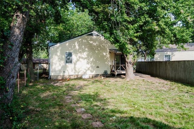1222 Richard Avenue, Parsons, KS 67357