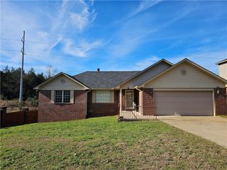 3203 HUNTINGTON Drive, Russellville, AR 72802