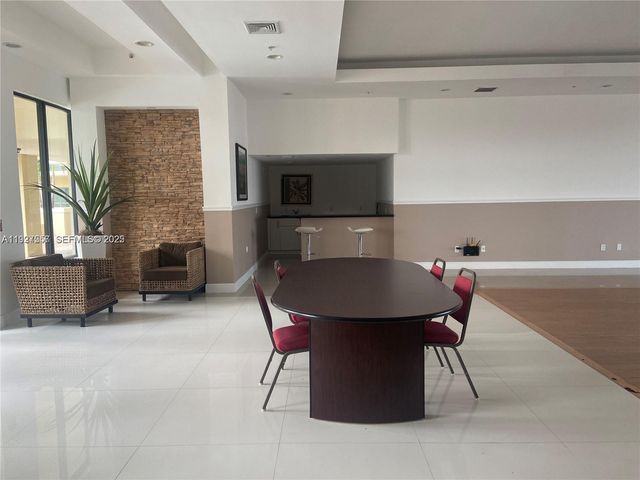 4242 NW 2nd St 1614, Miami, FL 33126