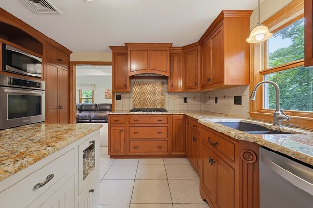19 Smith Road, Mansfield, MA 02048