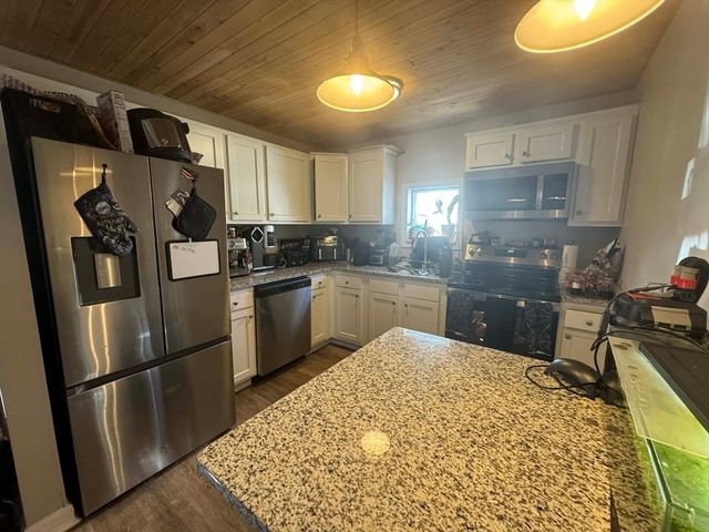 511 Bank St, Fall River, MA 02720