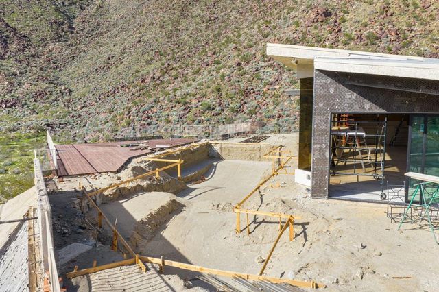 1133 W Dolores Court, Palm Springs, CA 92262