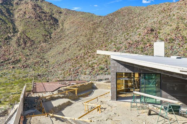 1133 W Dolores Court, Palm Springs, CA 92262