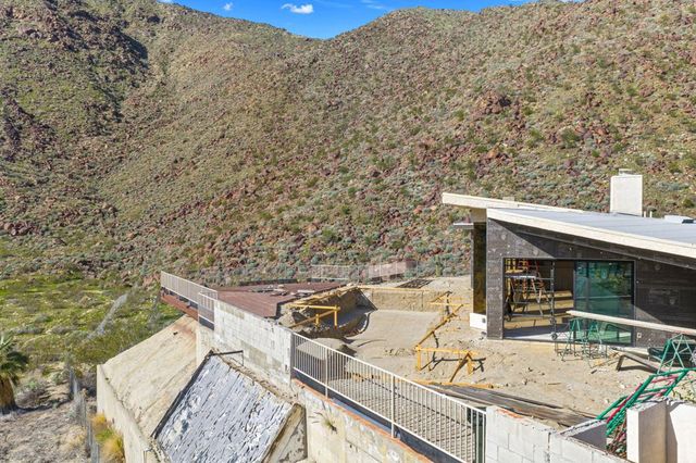 1133 W Dolores Court, Palm Springs, CA 92262