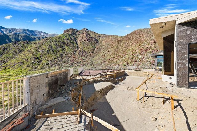 1133 W Dolores Court, Palm Springs, CA 92262