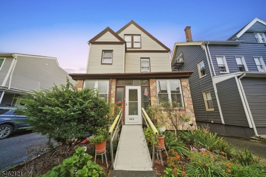 280 Lincoln St, East Orange City, NJ 07017 — photo 2