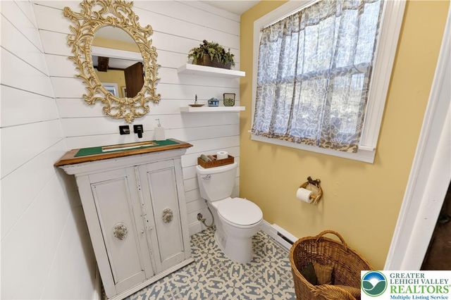 4238 Best Station Road, Washington Twp, PA 18080