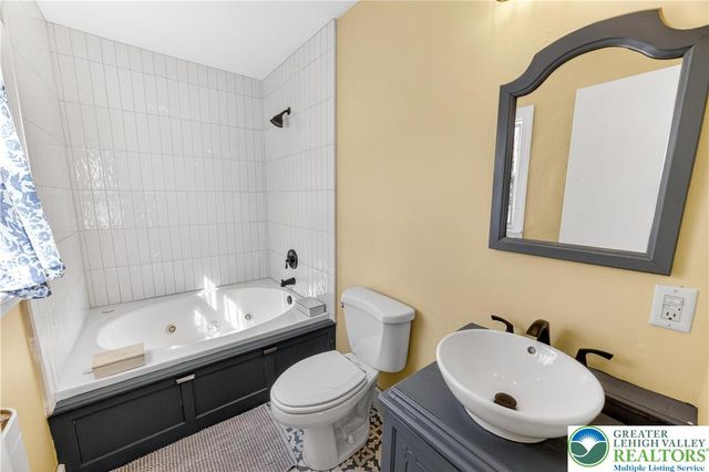 4238 Best Station Road, Washington Twp, PA 18080