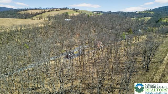 4238 Best Station Road, Washington Twp, PA 18080