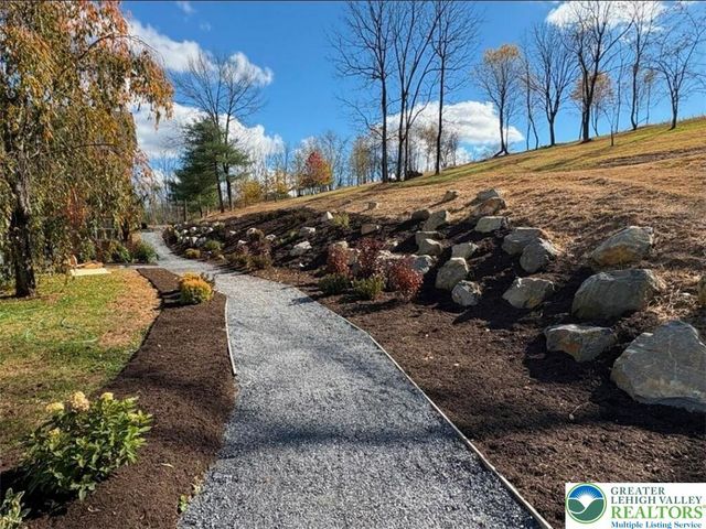 4238 Best Station Road, Washington Twp, PA 18080