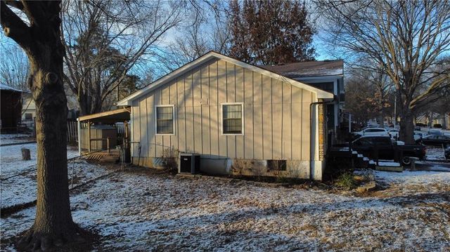 521 S Cardinal Drive, Olathe, KS 66062