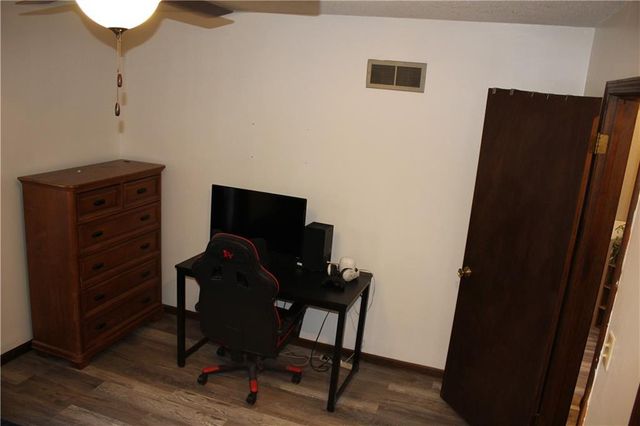 521 S Cardinal Drive, Olathe, KS 66062