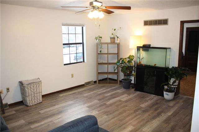 521 S Cardinal Drive, Olathe, KS 66062