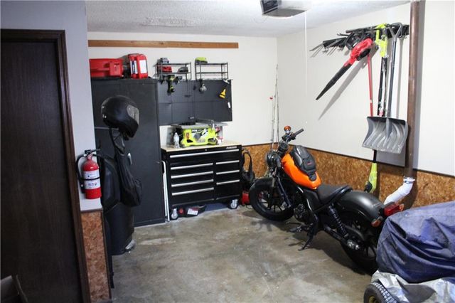 521 S Cardinal Drive, Olathe, KS 66062