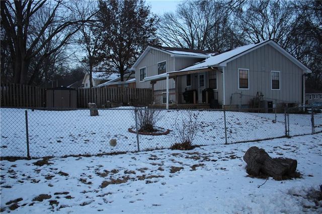 521 S Cardinal Drive, Olathe, KS 66062