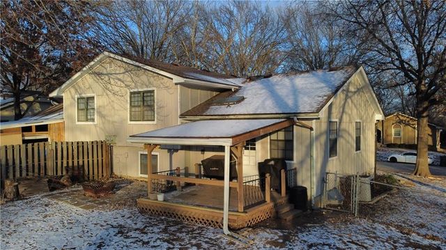 521 S Cardinal Drive, Olathe, KS 66062