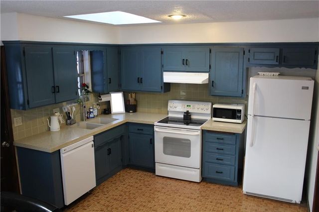 521 S Cardinal Drive, Olathe, KS 66062