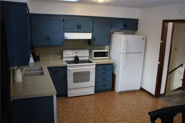 521 S Cardinal Drive, Olathe, KS 66062