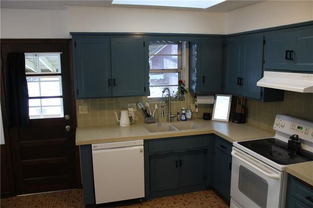 521 S Cardinal Drive, Olathe, KS 66062