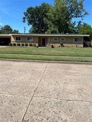 1761 E 60th Street, Tulsa, OK 74105