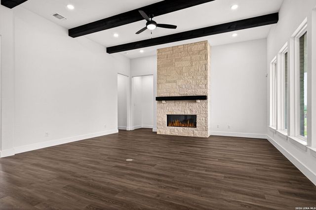 302 Venado Oaks, Castroville, TX 78009