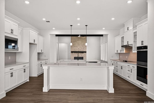 302 Venado Oaks, Castroville, TX 78009