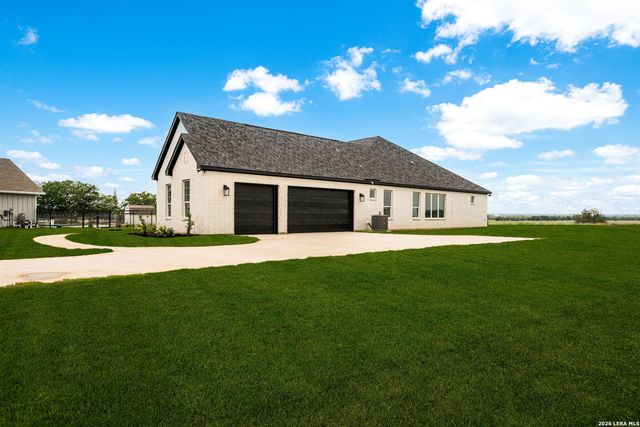 302 Venado Oaks, Castroville, TX 78009