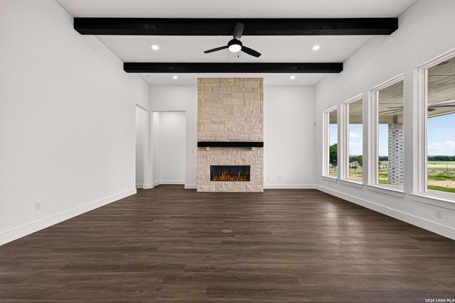 302 Venado Oaks, Castroville, TX 78009