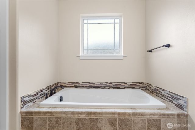 42 Holbrook Lane, Aberdeen, WA 98520