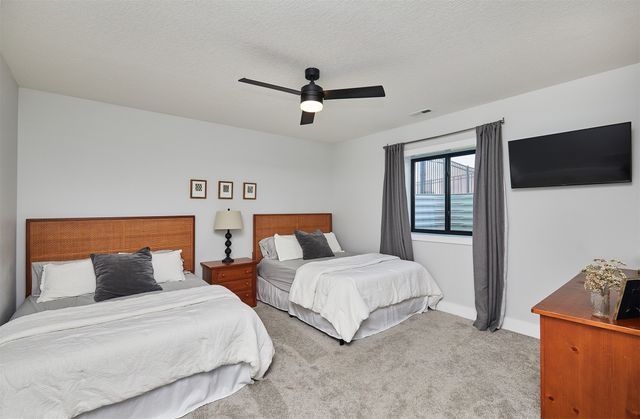 1311 S Wildfire Avenue, West Des Moines, IA 50266