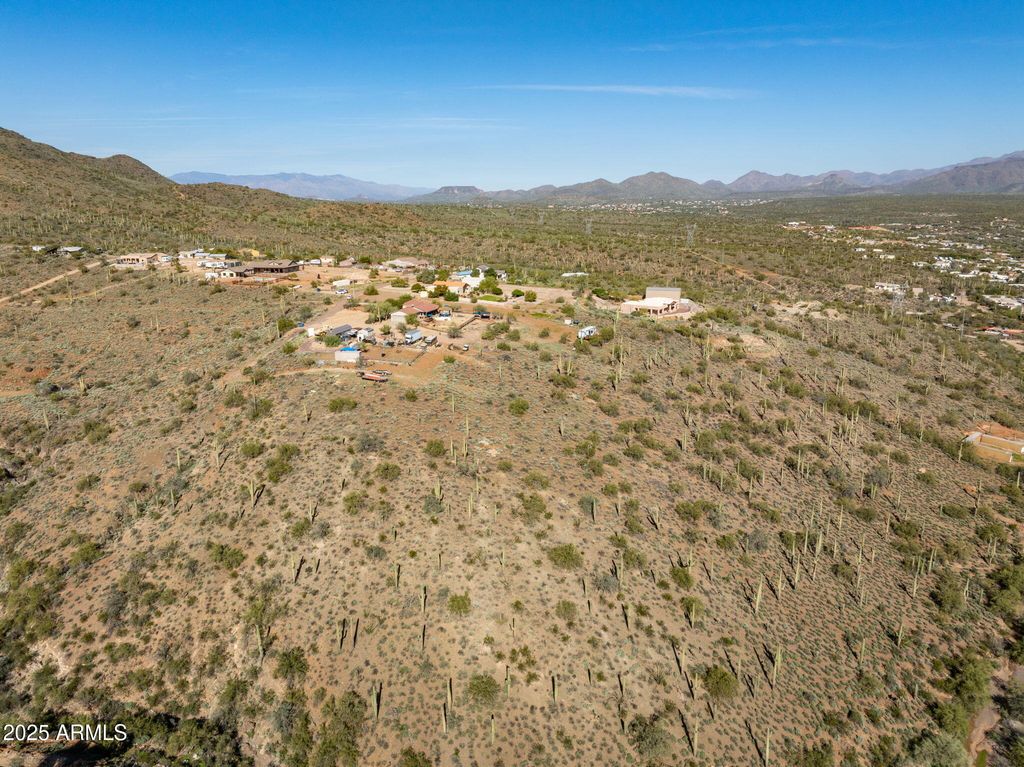 Image 6 of property listing at 437XX N 11TH Avenue -, New River, AZ 85087