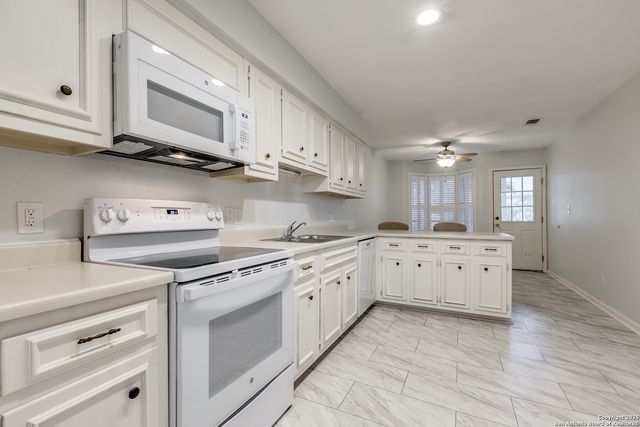 2611 Eisenhauer Rd Apt 903, San Antonio, TX 78209