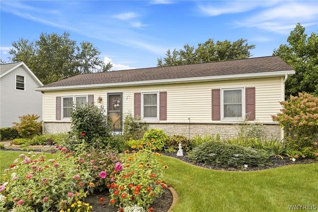 86 Cathedral Drive, West Seneca, NY 14224
