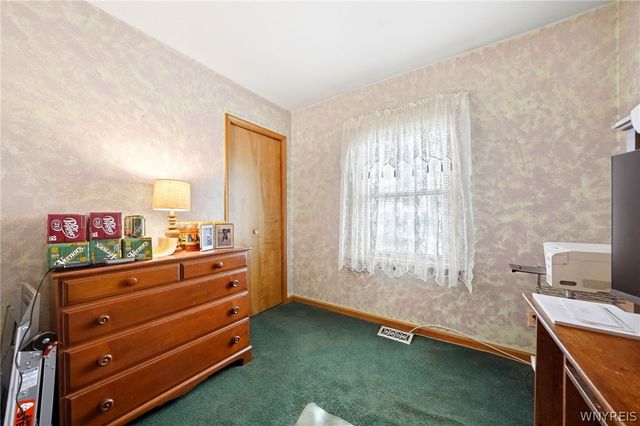 86 Cathedral Drive, West Seneca, NY 14224