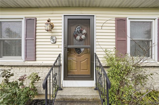 86 Cathedral Drive, West Seneca, NY 14224
