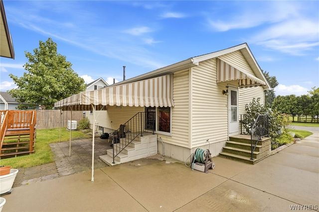 86 Cathedral Drive, West Seneca, NY 14224