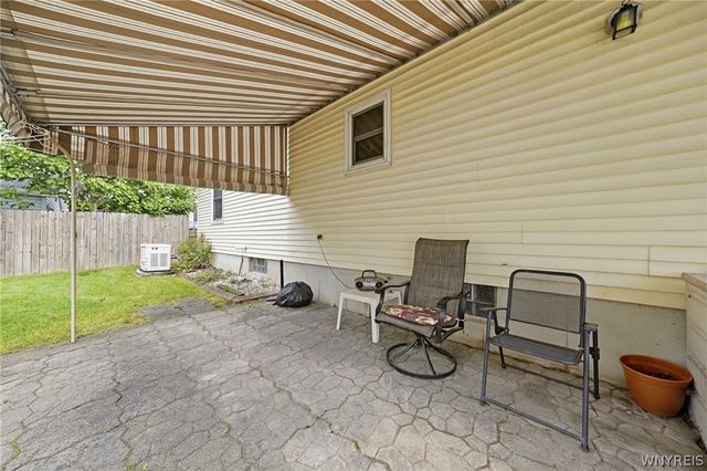 86 Cathedral Drive, West Seneca, NY 14224