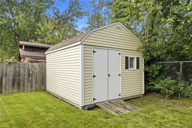86 Cathedral Drive, West Seneca, NY 14224