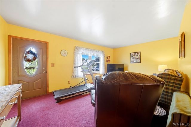 86 Cathedral Drive, West Seneca, NY 14224
