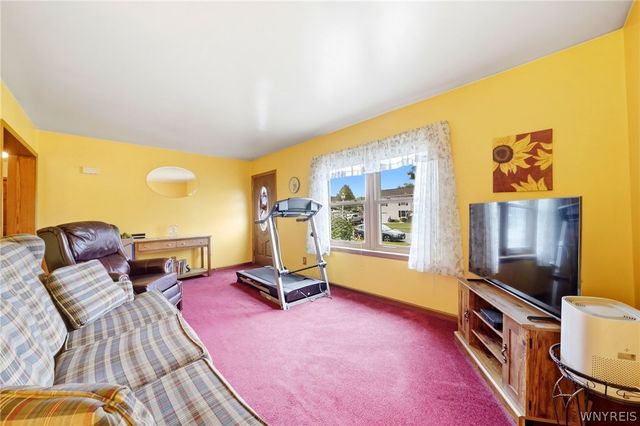 86 Cathedral Drive, West Seneca, NY 14224