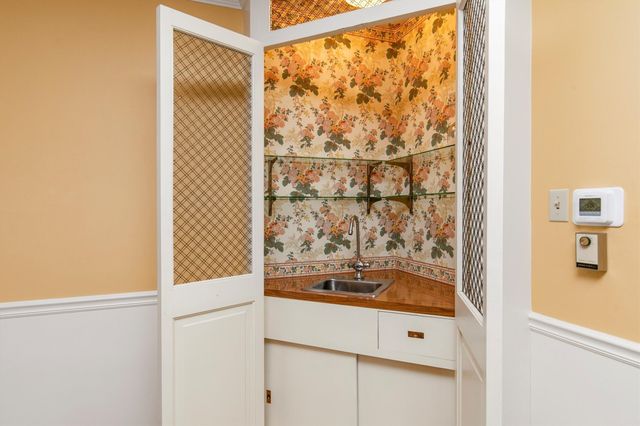 7819 Luin Lane, Windsor Heights, IA 50324