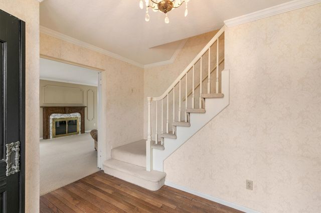 7819 Luin Lane, Windsor Heights, IA 50324